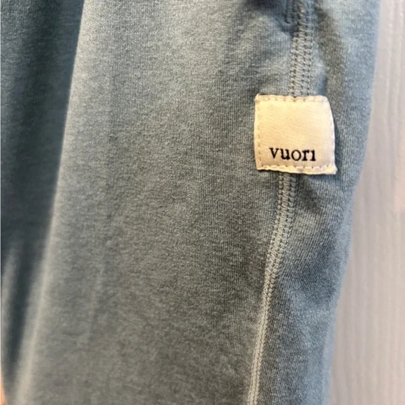 Vuori Women's Blue Gray Green Halo Top & Joggers Set - Picture 6 of 10